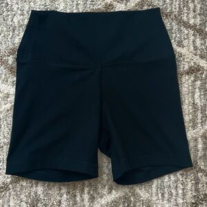 Yogalicious Lux 5” Shorts - M